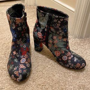 Floral print boots, size 8
